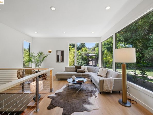 5901 Wood Dr, Oakland CA 94611