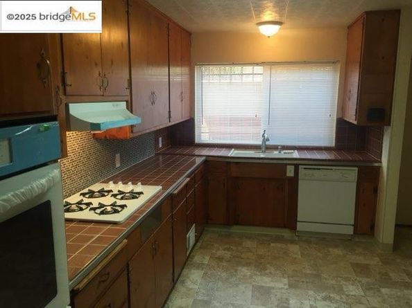 3681 39Th Ave, Oakland CA 94619