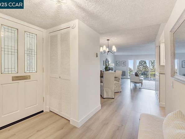 1817 Skycrest Dr 4, Walnut Creek CA 94595