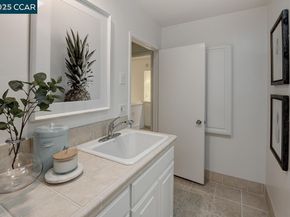 1817 Skycrest Dr 4, Walnut Creek CA 94595