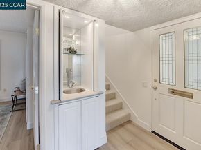 1817 Skycrest Dr 4, Walnut Creek CA 94595
