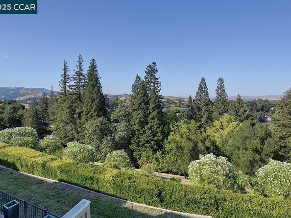 1817 Skycrest Dr 4, Walnut Creek CA 94595