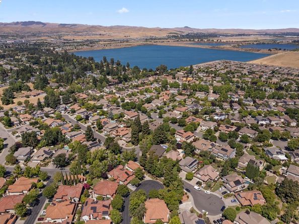 1585 Poppybank Ct, Pleasanton CA 94566