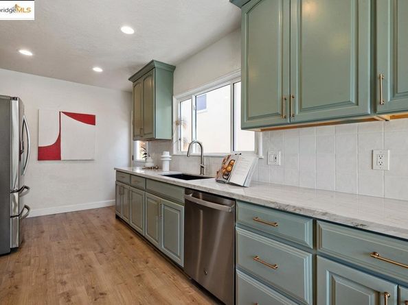 4151 Eastlake Ave, Oakland CA 94602