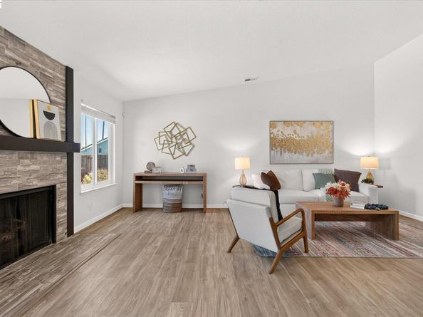 295 Iris Rd, Hercules CA 94547