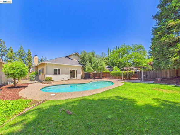 1546 Ohara Ct, Clayton CA 94517