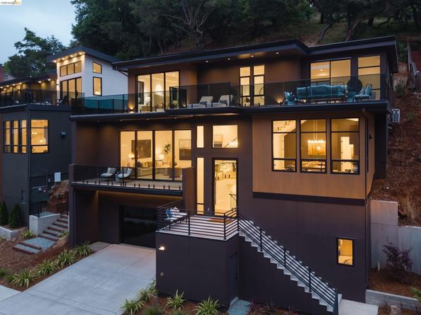 1667 Trestle Glen Rd, Oakland CA 94610