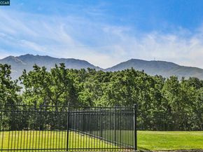 41 Mt Shasta Pl, Clayton CA 94517