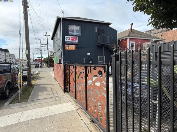 3338 San Leandro St, Oakland CA 94601