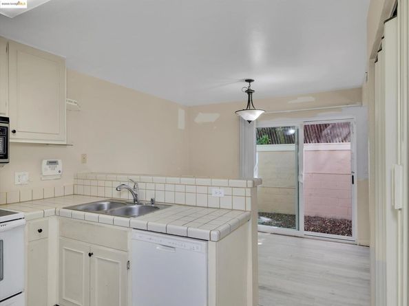 601 Palomino Dr D, Pleasanton CA 94566