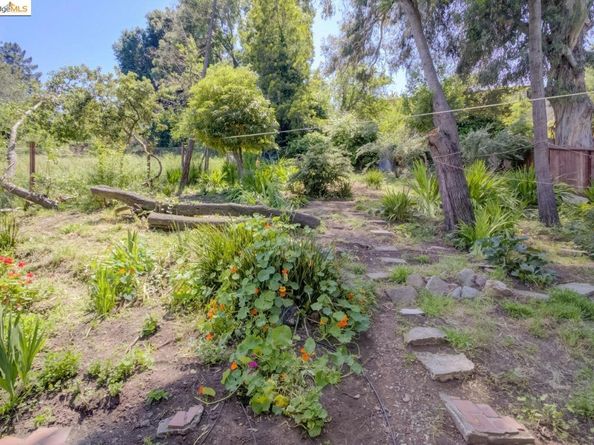 6625 Hillmont DR, Oakland CA 94605