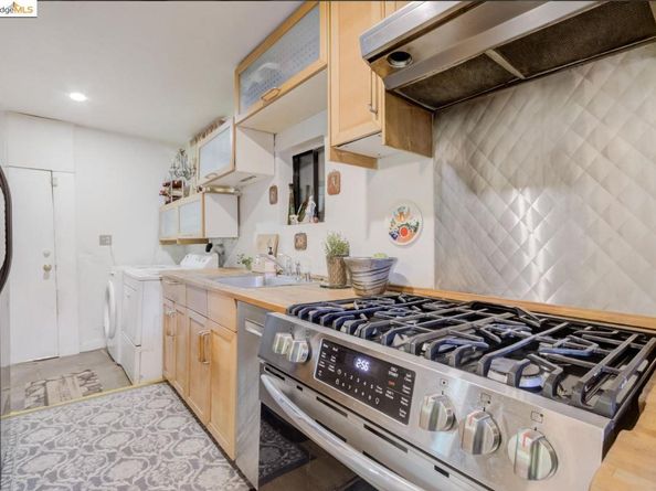 6625 Hillmont DR, Oakland CA 94605