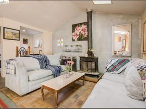 6625 Hillmont DR, Oakland CA 94605