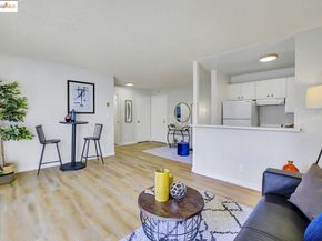 3 Admiral Dr F370, Emeryville CA 94608