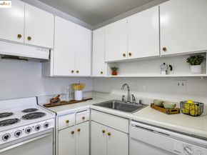 3 Admiral Dr F370, Emeryville CA 94608
