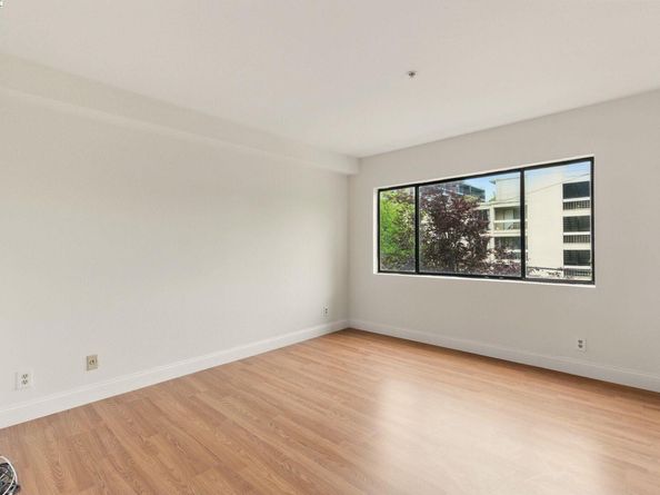 245 Perkins St 33, Oakland CA 94610