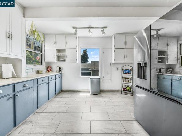 9305 Burr St, Oakland CA 94605