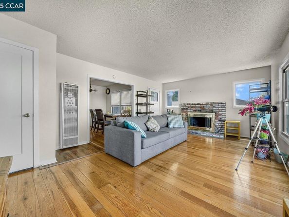 9305 Burr St, Oakland CA 94605
