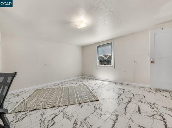 9305 Burr St, Oakland CA 94605