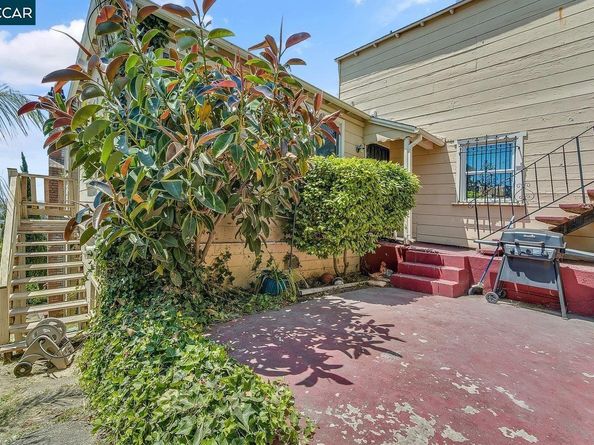 9305 Burr St, Oakland CA 94605