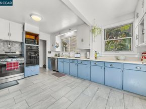 9305 Burr St, Oakland CA 94605