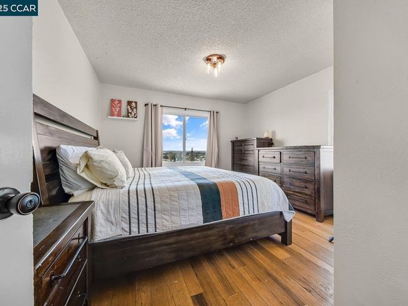 9305 Burr St, Oakland CA 94605