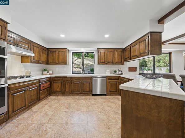 3938 Los Arabis Dr, Lafayette CA 94549