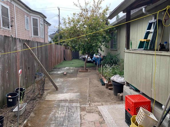 9656 D St, Oakland CA 94603
