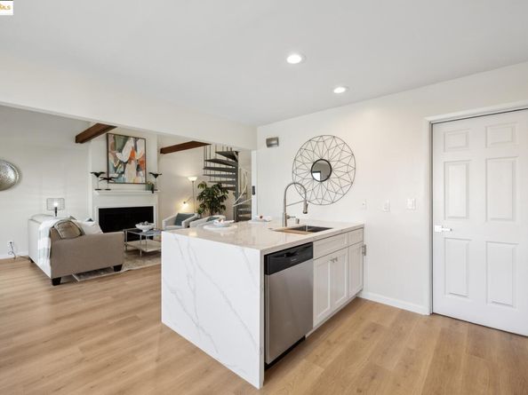 1310 Mallard Dr, Richmond CA 94801