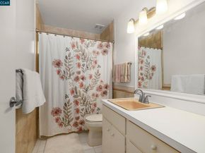 651 Moraga Rd 13, Moraga CA 94556