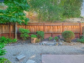 651 Moraga Rd 13, Moraga CA 94556