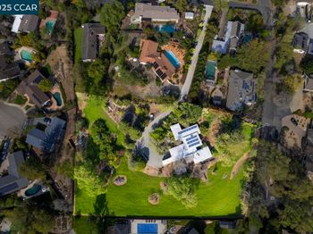 1101 Scots Ln