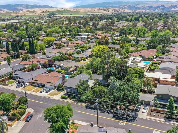 2211 College Avenue, Livermore CA 94550