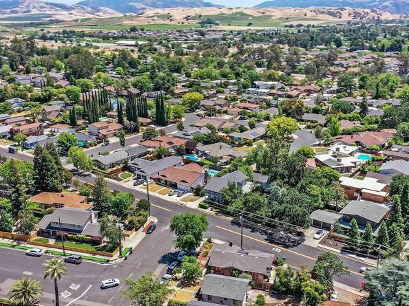 2211 College Avenue, Livermore CA 94550