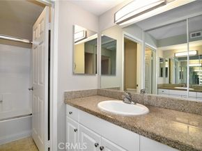 5500 Owensmouth Avenue 311, Woodland Hills (los Angeles) CA 91367