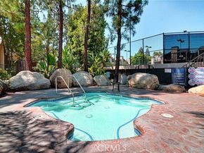 5500 Owensmouth Avenue 311, Woodland Hills (los Angeles) CA 91367