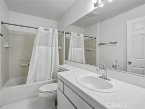 18347 Saticoy 24, Reseda (los Angeles) CA 91335