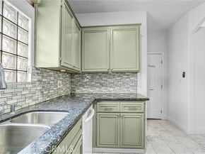 18347 Saticoy 24, Reseda (los Angeles) CA 91335