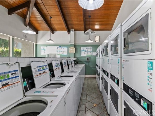 20134 Leadwell 307, Winnetka (los Angeles) CA 91306
