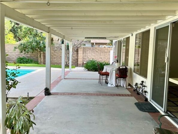 8390 Faust, West Hills (los Angeles) CA 91304