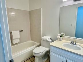 8390 Faust, West Hills (los Angeles) CA 91304