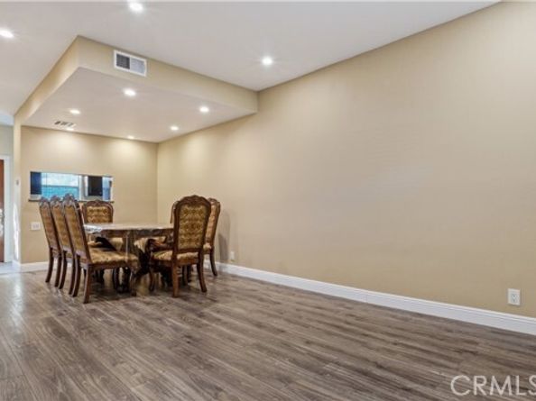 14256 Victory Boulevard 3, Van Nuys (los Angeles) CA 91401