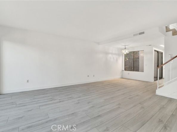 21901 Dupont Street 12, Chatsworth (los Angeles) CA 91311