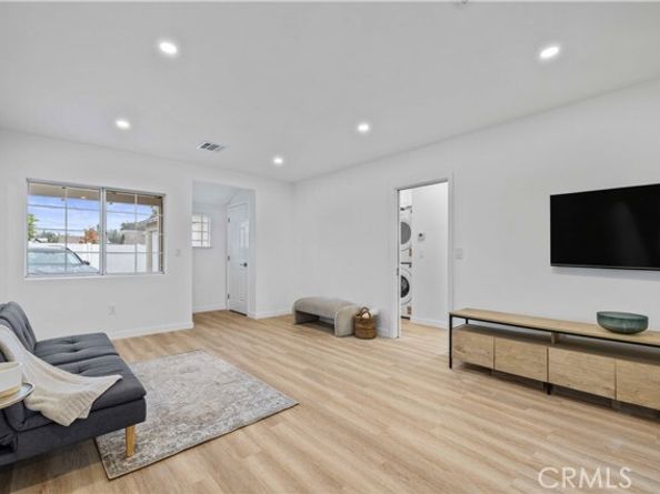 13279 Pierce Street, Pacoima (los Angeles) CA 91331