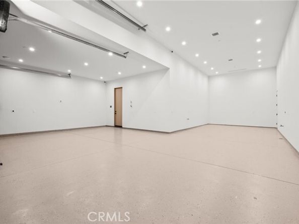 22924 Erwin Street, Woodland Hills (los Angeles) CA 91367