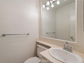 19041 Hamlin 5, Reseda (los Angeles) CA 91335