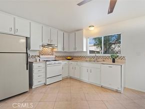 19041 Hamlin 5, Reseda (los Angeles) CA 91335