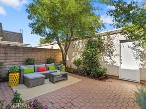 19041 Hamlin 5, Reseda (los Angeles) CA 91335