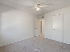 19041 Hamlin 5, Reseda (los Angeles) CA 91335