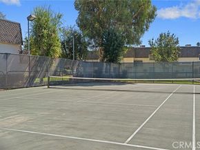 19041 Hamlin 5, Reseda (los Angeles) CA 91335